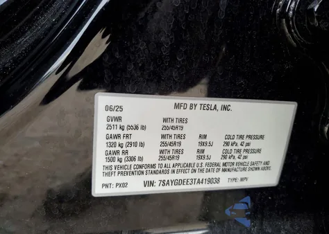2026 Tesla Model Y из США, поврежденный, VIN 7SAYGDEE3TA419038